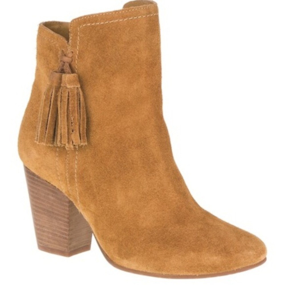 Beautiful tan suede boots.
